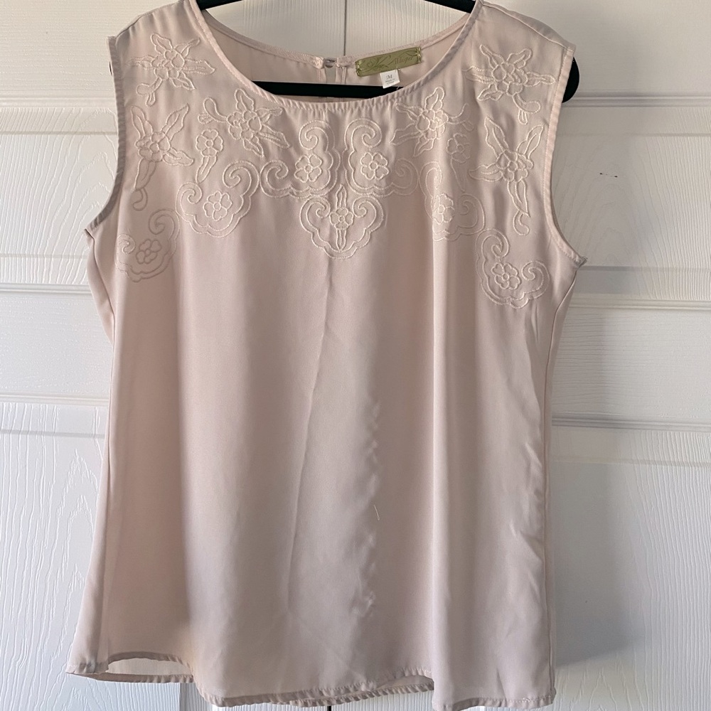 Light beige tank top with embroidery, medium
